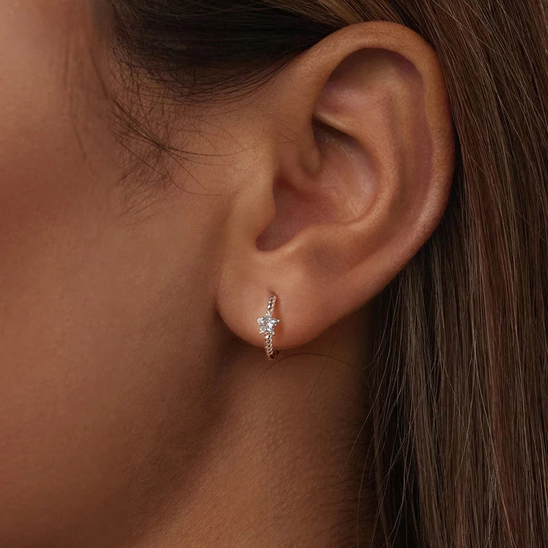 Orecchini a cerchio Star Huggie in argento Sterling 925 con pietra azzurra