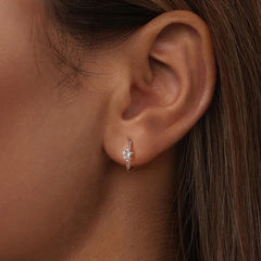 Orecchini a cerchio Star Huggie in argento Sterling 925 con pietra azzurra