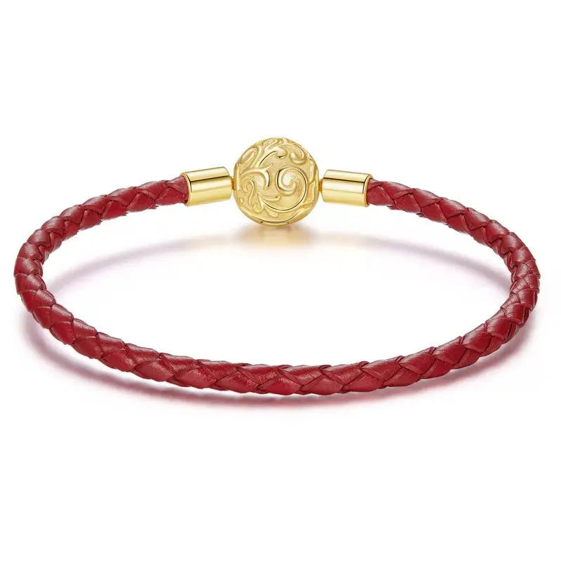 Rotes Glücksarmband mit goldenem Verschluss